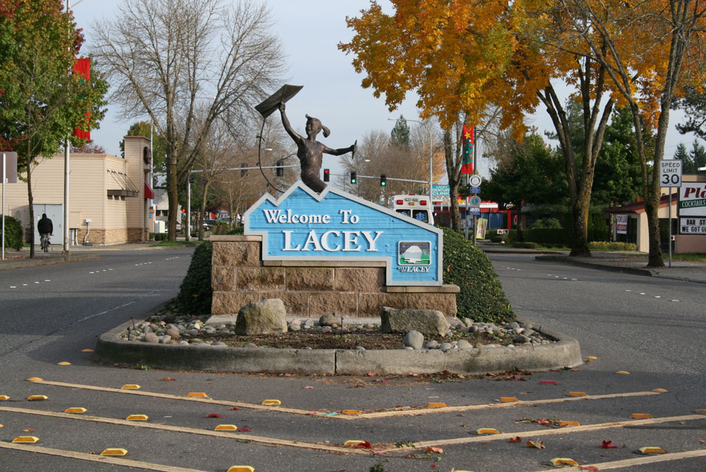 City of Lacey WA, pacific ave, with leaves changing color and falling to the ground
